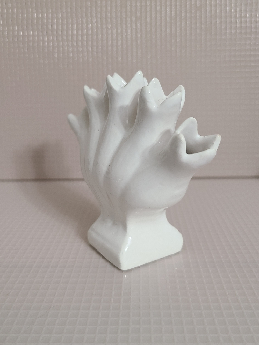 Mini Vintage ELPA ALCOBACA Portugal Five Finger Tulip White Flower Frog Bud Vase - Picture 4 of 6